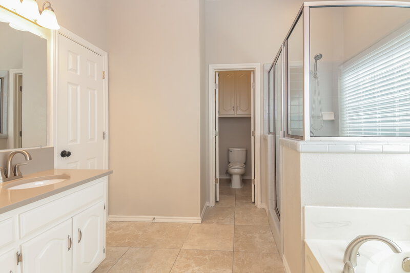 2,250/Mo, 8717 Greenwood Trail Rowlett, TX 75088 Main Bathroom View
