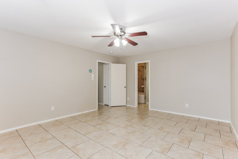 2,425/Mo, 6209 Brookknoll Dr Arlington, TX 76018 Main Bedroom View 2