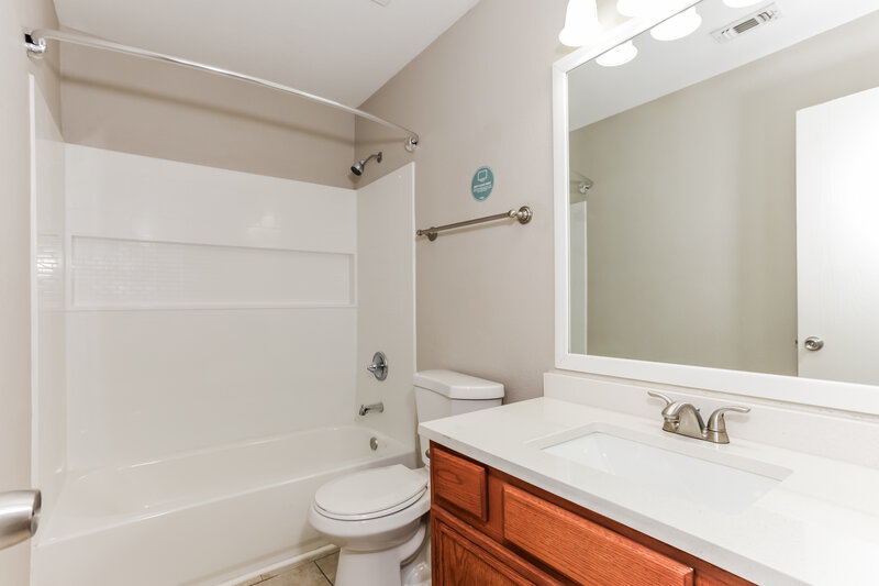 2,425/Mo, 6209 Brookknoll Dr Arlington, TX 76018 Bathroom View