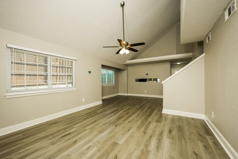 2,760/Mo, 206 W Graham St McKinney, TX 75069 Living Room View 2