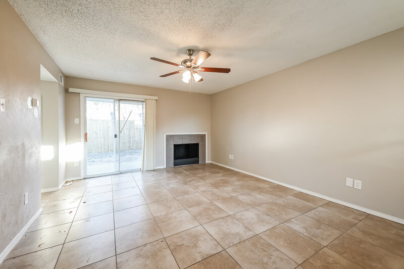 2,005/Mo, 1514 Sunset Village Dr Duncanville, TX 75137 Living Room View 2