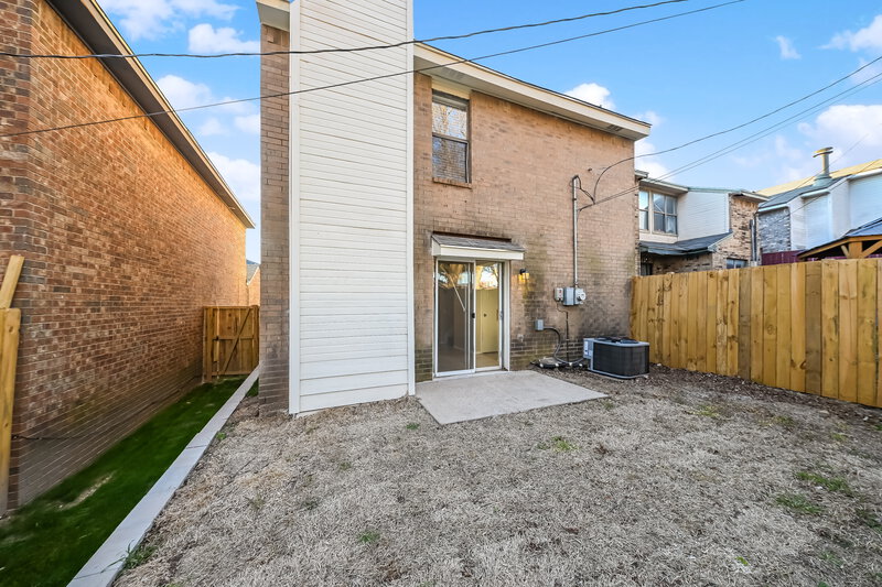 2,005/Mo, 1514 Sunset Village Dr Duncanville, TX 75137 Rear View