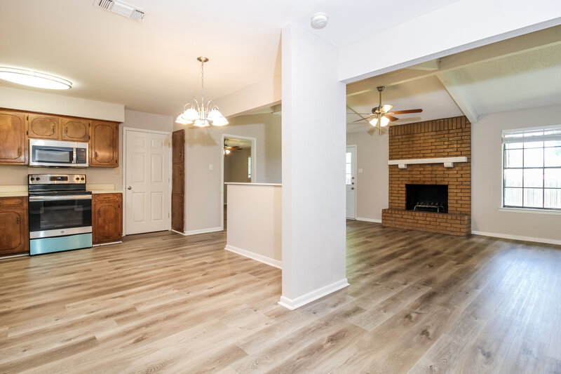 1,975/Mo, 710 W 7th St Justin, TX 76247 Dining Room View