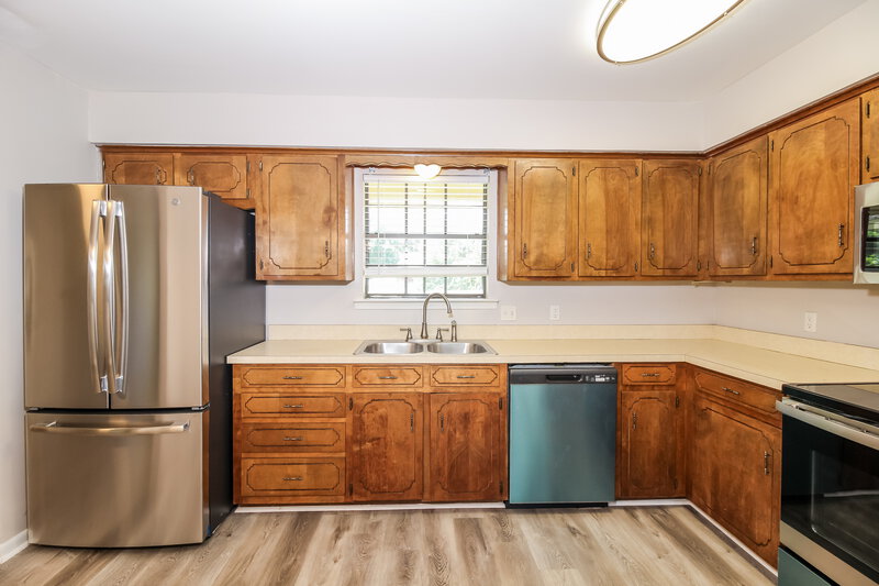 1,975/Mo, 710 W 7th St Justin, TX 76247 Kitchen View