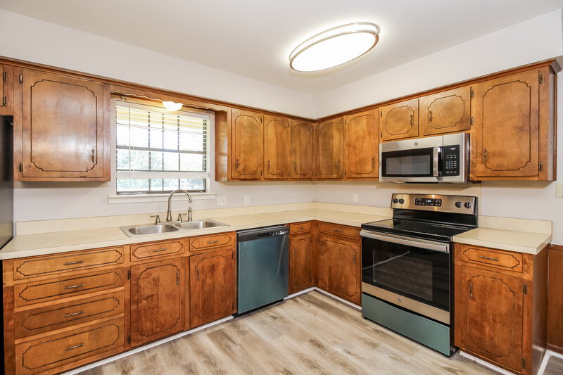1,975/Mo, 710 W 7th St Justin, TX 76247 Kitchen View 2