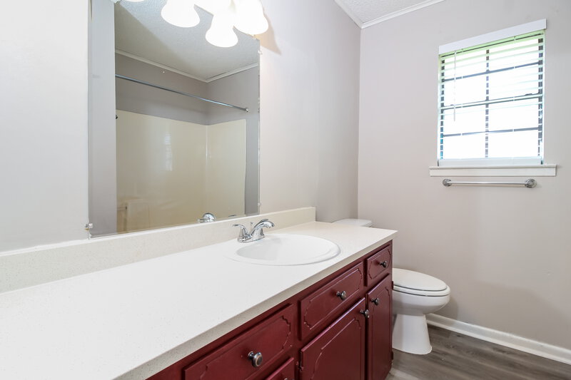 1,975/Mo, 710 W 7th St Justin, TX 76247 Main Bathroom View