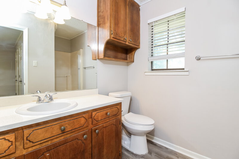 1,975/Mo, 710 W 7th St Justin, TX 76247 Bathroom View