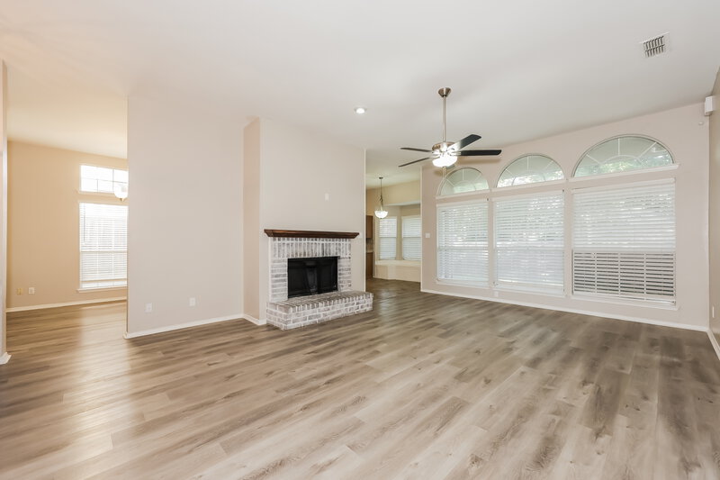 2,790/Mo, 1615 Barclay Dr Arlington, TX 76018 Living Room View