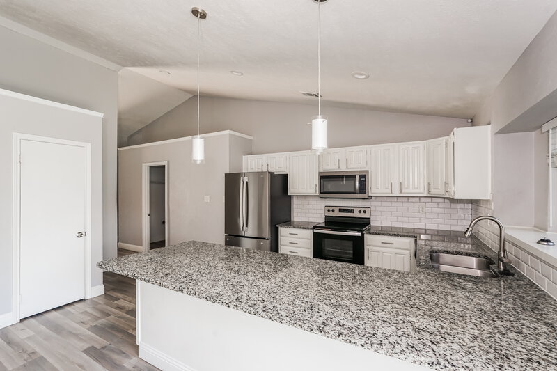 2,635/Mo, 2303 Villanova St Arlington, TX 76018 Kitchen View