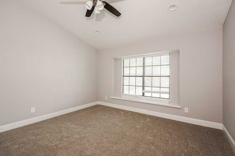 2,635/Mo, 2303 Villanova St Arlington, TX 76018 Main Bedroom View