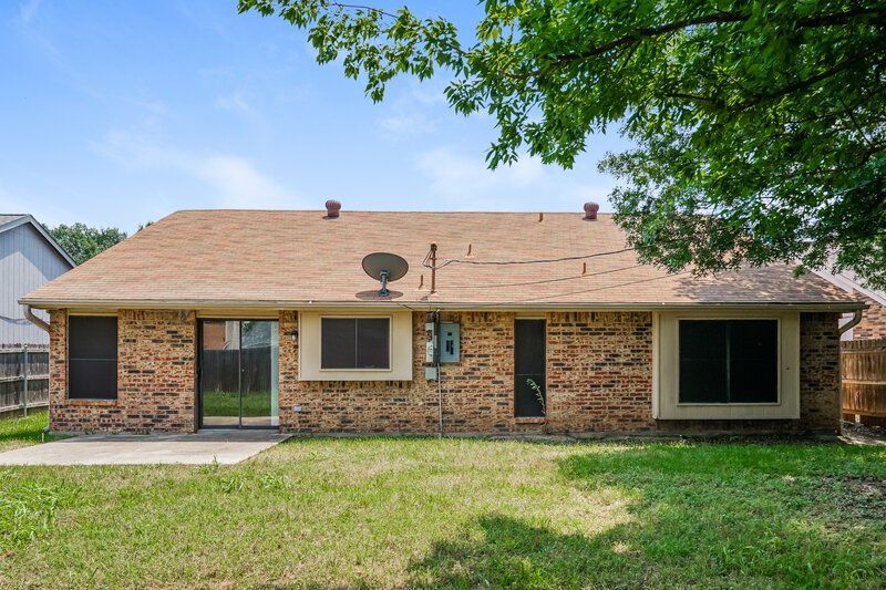 2,635/Mo, 2303 Villanova St Arlington, TX 76018 Rear View 2