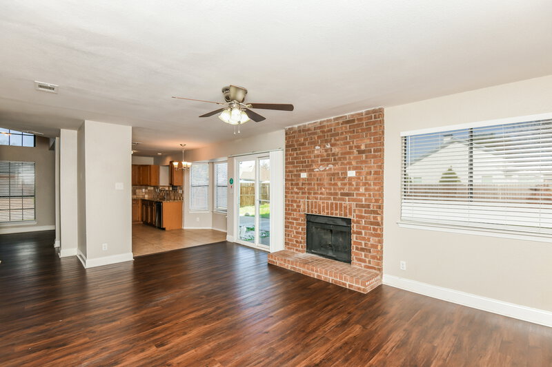 2,490/Mo, 8701 Elbe Trail Fort Worth, TX 76118 Living Room View