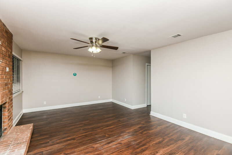 2,490/Mo, 8701 Elbe Trail Fort Worth, TX 76118 Living Room View 2