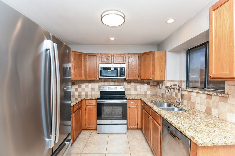 2,490/Mo, 8701 Elbe Trail Fort Worth, TX 76118 Kitchen View