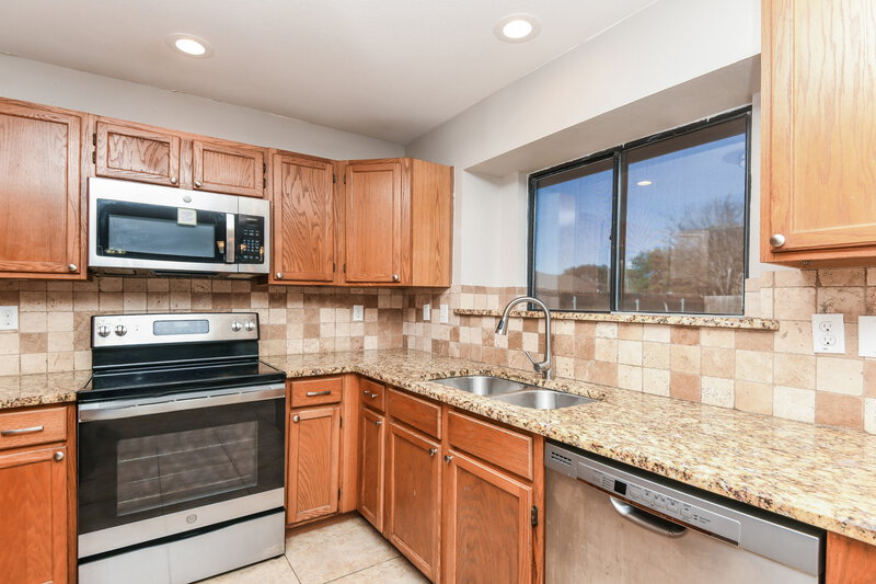 2,490/Mo, 8701 Elbe Trail Fort Worth, TX 76118 Kitchen View 2