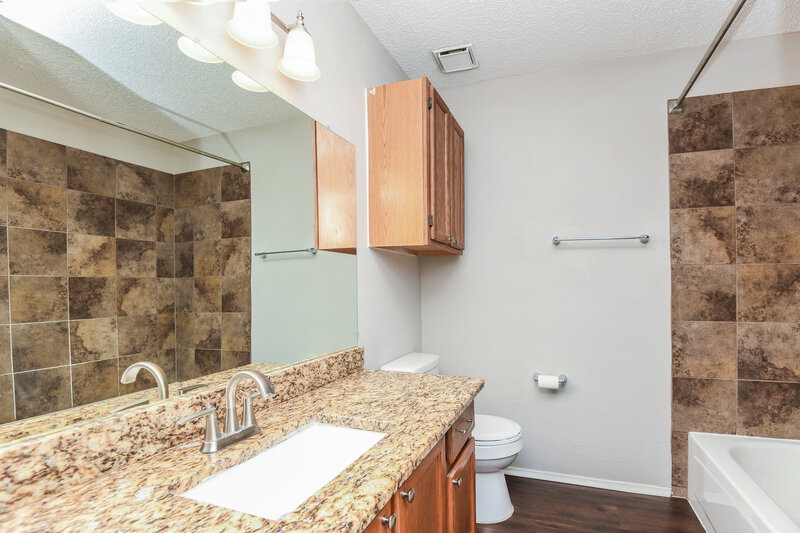 2,490/Mo, 8701 Elbe Trail Fort Worth, TX 76118 Main Bathroom View