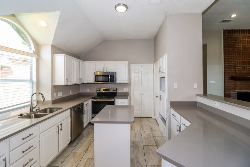 2,790/Mo, 2407 Springfield Dr Mesquite, TX 75181 Kitchen View 2