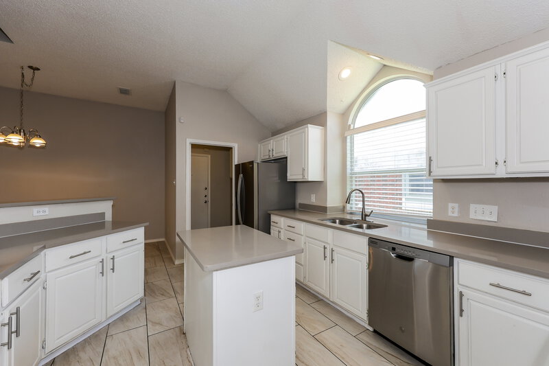 2,715/Mo, 2407 Springfield Dr Mesquite, TX 75181 Kitchen View 2