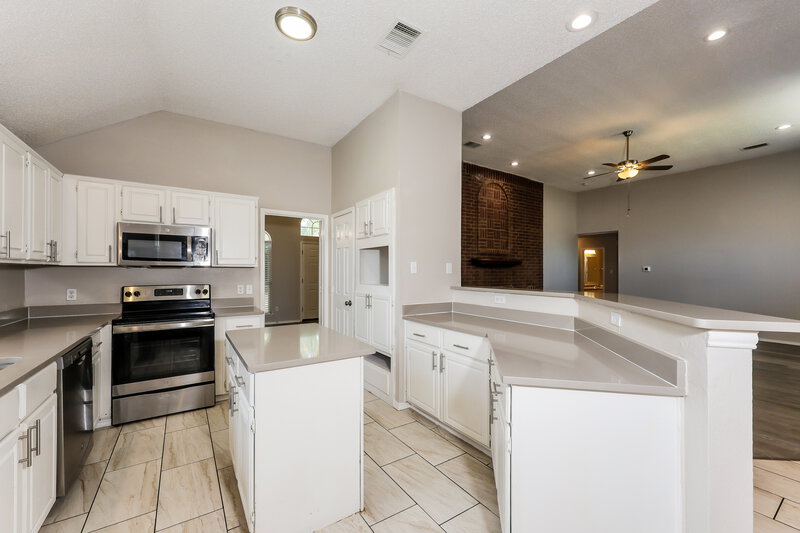2,715/Mo, 2407 Springfield Dr Mesquite, TX 75181 Kitchen View 3