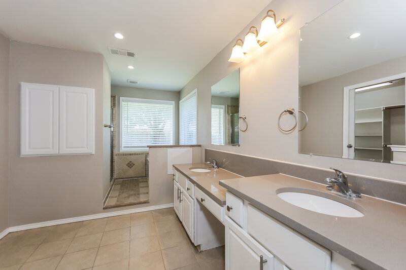 2,715/Mo, 2407 Springfield Dr Mesquite, TX 75181 Main Bathroom View