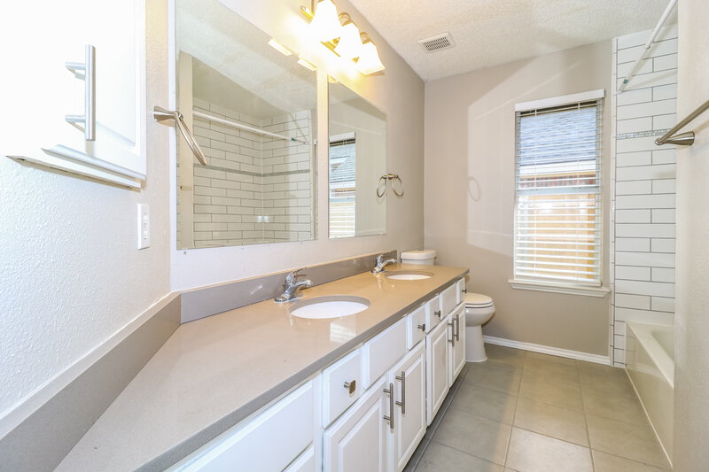 2,790/Mo, 2407 Springfield Dr Mesquite, TX 75181 Bathroom View