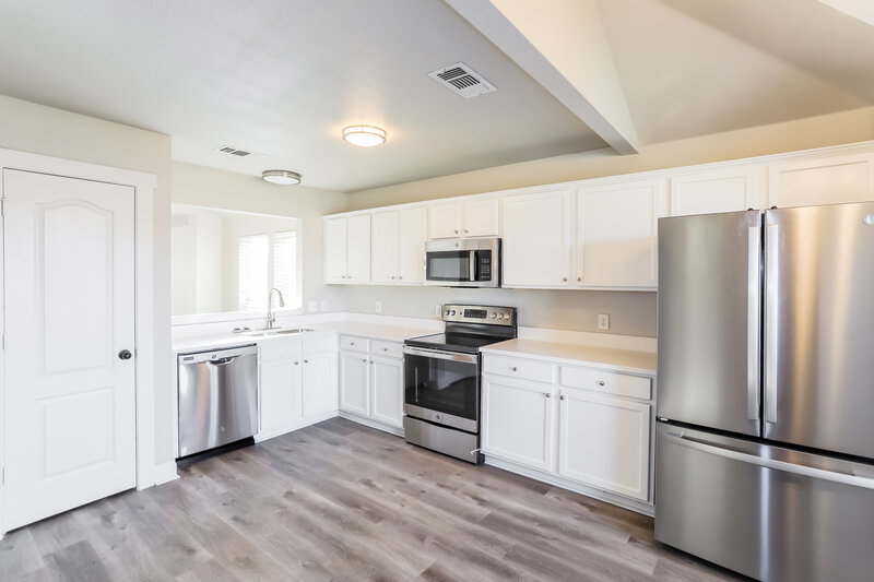 2,195/Mo, 10432 Aransas Dr Fort Worth, TX 76131 Kitchen View 2