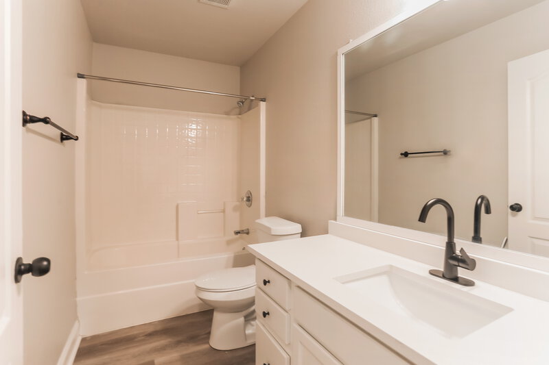 2,195/Mo, 10432 Aransas Dr Fort Worth, TX 76131 Bathroom View