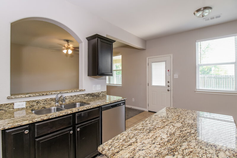 2,540/Mo, 2716 Aspen Hill Dr Denton, TX 76209 Kitchen View 3