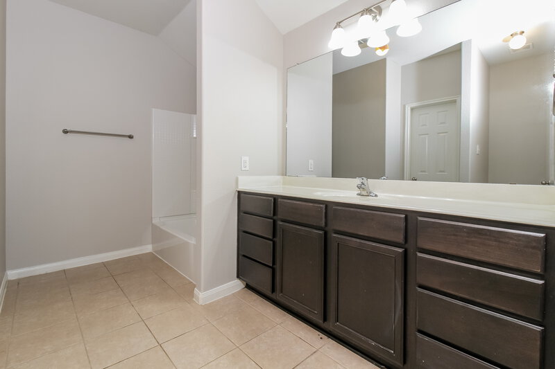 2,540/Mo, 2716 Aspen Hill Dr Denton, TX 76209 Main Bathroom View