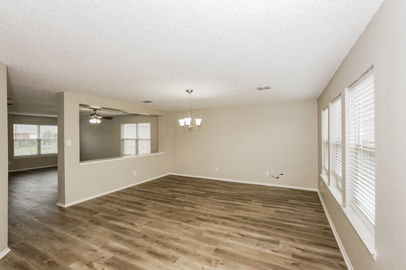 2,655/Mo, 7502 Marsland Ln Arlington, TX 76001 Living Room View 2