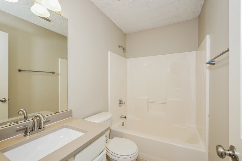 2,655/Mo, 7502 Marsland Ln Arlington, TX 76001 Bathroom View