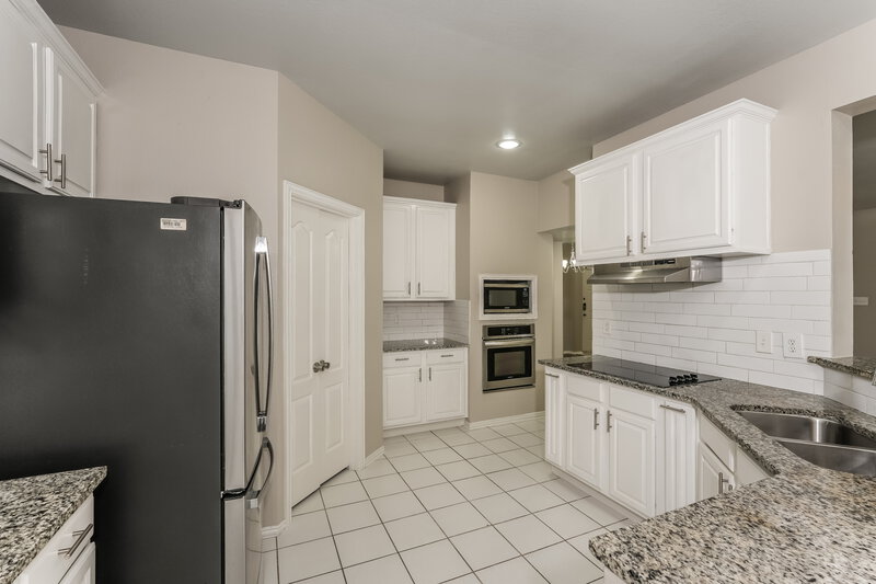 2,630/Mo, 2805 Alcot Ln Grand Prairie, TX 75052 Kitchen View