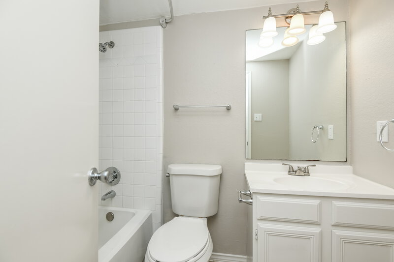 2,430/Mo, 1328 Nicole Way Burleson, TX 76028 Bathroom View