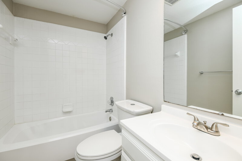 2,430/Mo, 1328 Nicole Way Burleson, TX 76028 Bathroom View 2