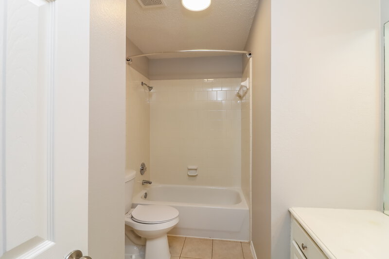 2,410/Mo, 3008 Vicksburg Ln Fort Worth, TX 76123 Bathroom View