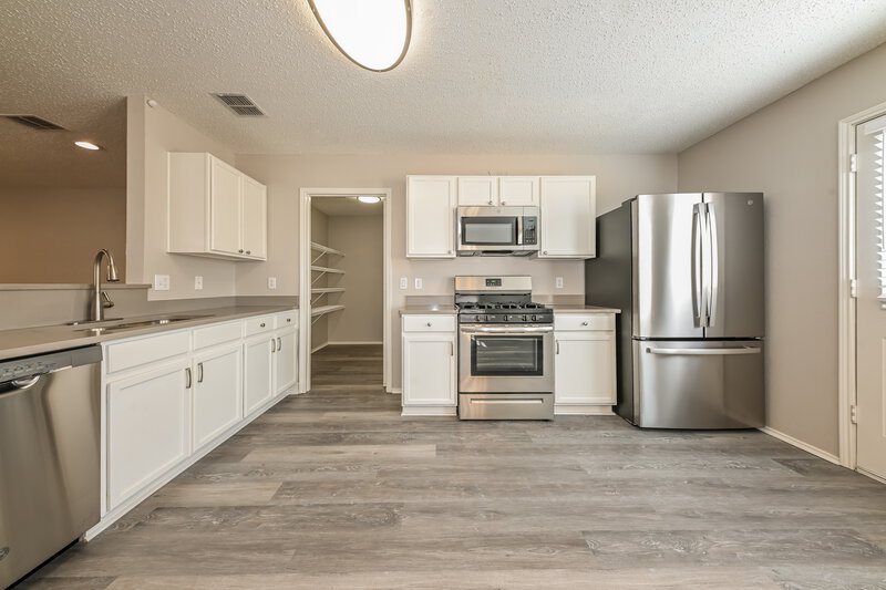 2,275/Mo, 1015 Single Tree Dr Forney, TX 75126 Kitchen View 3