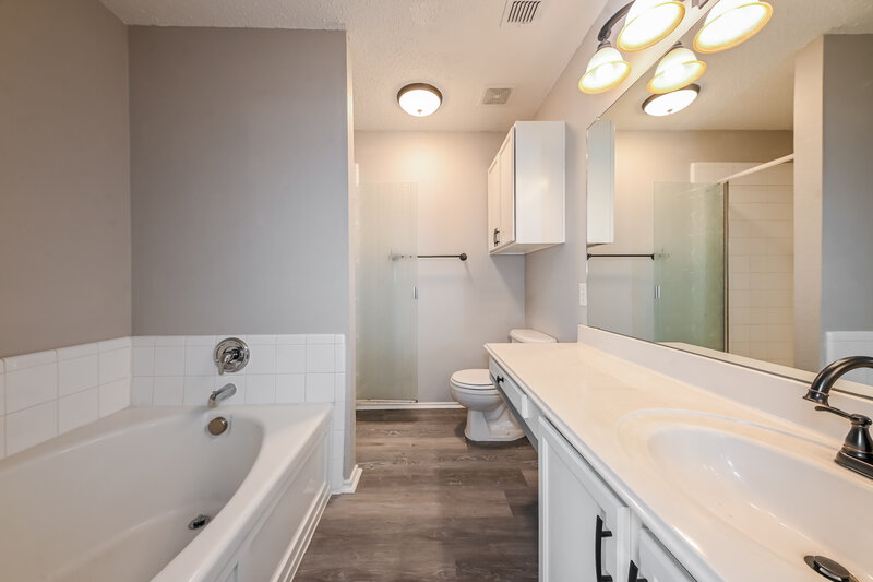 2,275/Mo, 1015 Single Tree Dr Forney, TX 75126 Bathroom View