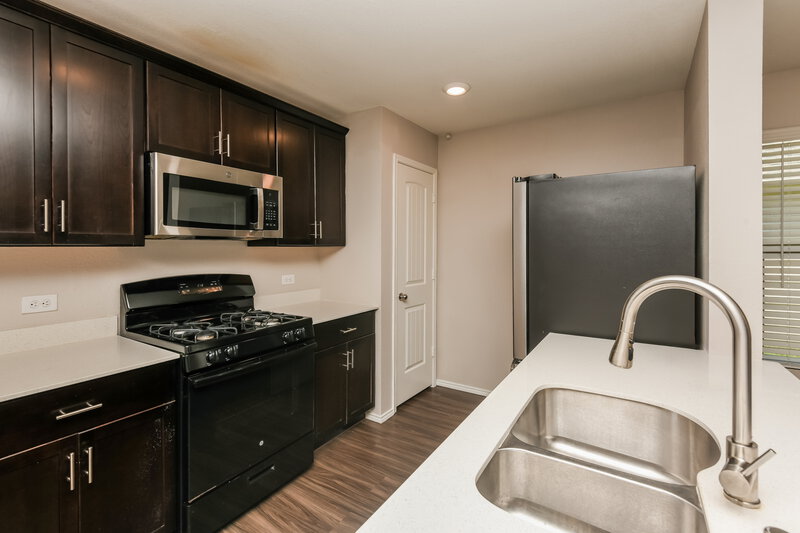 1,785/Mo, 412 Blue Crow Ln Fort Worth, TX 76052 Kitchen View 2