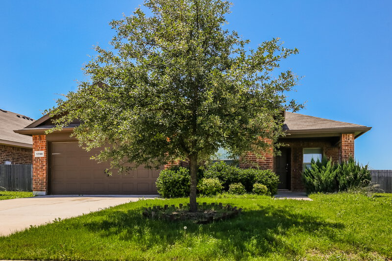 2,325/Mo, 1700 Kings Glen Ln Fort Worth, TX 76140 External View