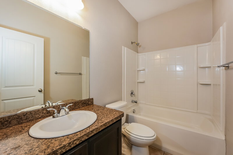 2,335/Mo, 1700 Kings Glen Ln Fort Worth, TX 76140 Bathroom View