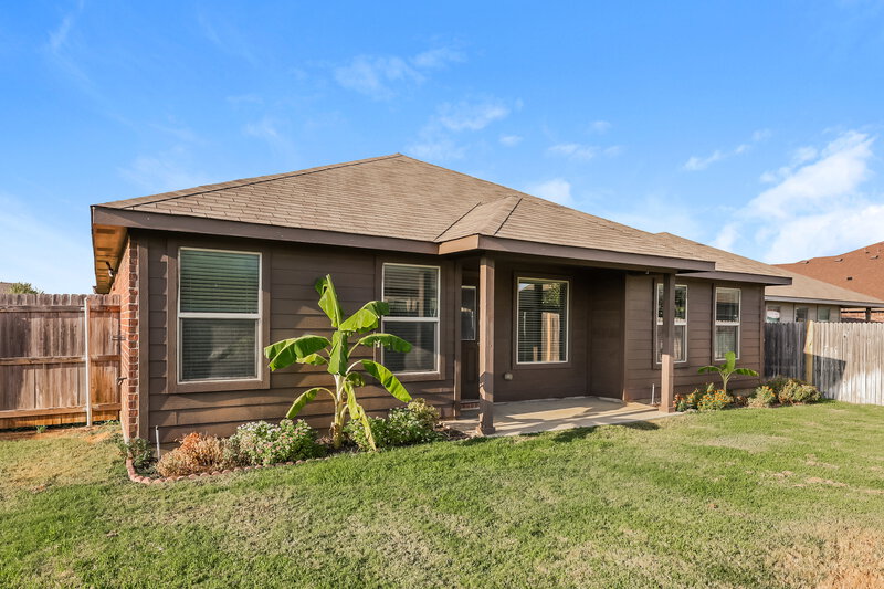2,335/Mo, 1700 Kings Glen Ln Fort Worth, TX 76140 Rear View