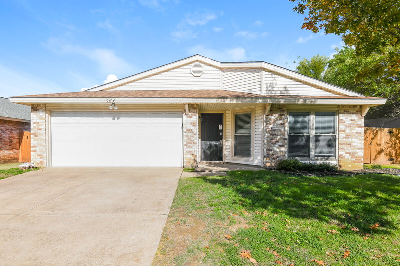 1,950/Mo, 2616 Countryside Ln Fort Worth, TX 76133 External View