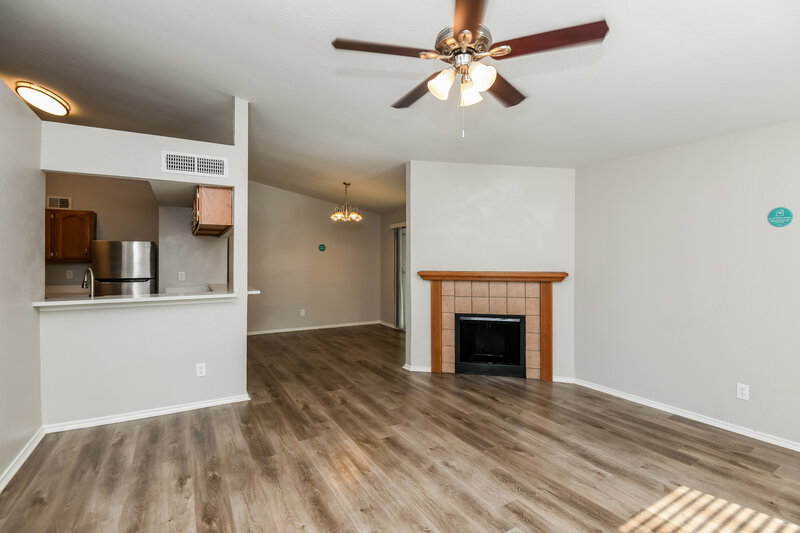 1,950/Mo, 2616 Countryside Ln Fort Worth, TX 76133 Living Room View