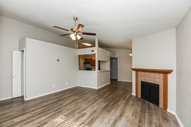1,950/Mo, 2616 Countryside Ln Fort Worth, TX 76133 Living Room View 2