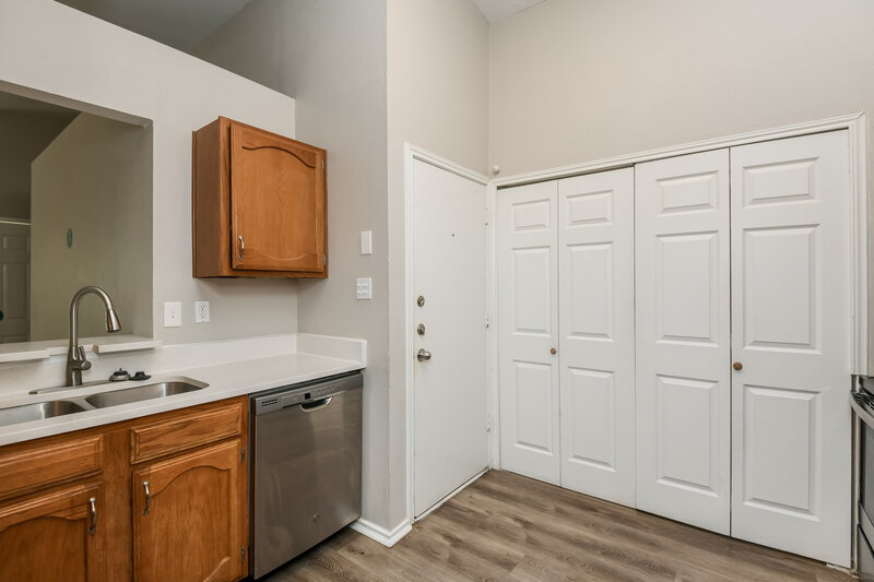 1,950/Mo, 2616 Countryside Ln Fort Worth, TX 76133 Kitchen View