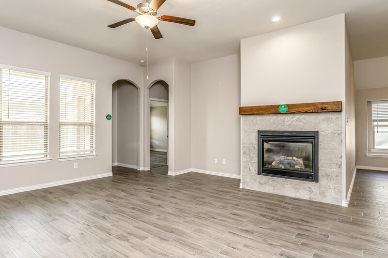 2,470/Mo, 824 Blackhawk Dr Princeton, TX 75407 Living Room View 2