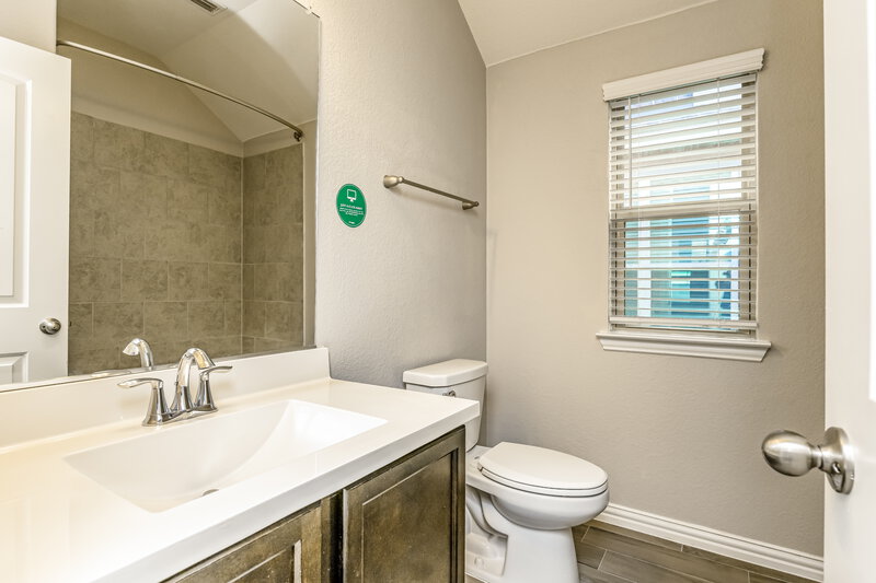 2,470/Mo, 824 Blackhawk Dr Princeton, TX 75407 Bathroom View