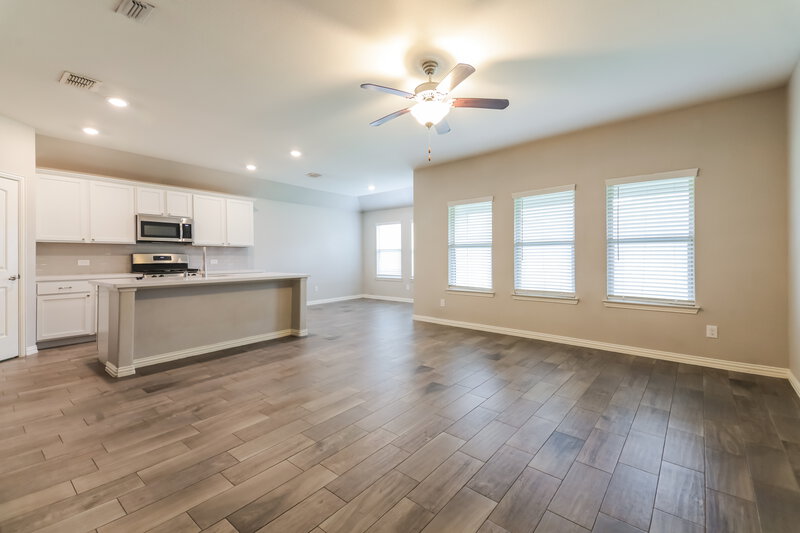 2,055/Mo, 922 Evergreen St Princeton, TX 75407 Living Room View