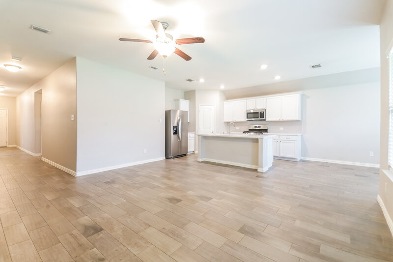 2,055/Mo, 922 Evergreen St Princeton, TX 75407 Living Room View 2