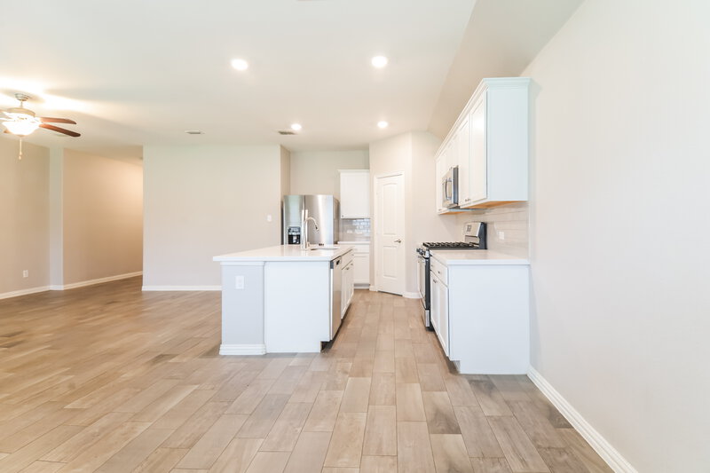 2,055/Mo, 922 Evergreen St Princeton, TX 75407 Kitchen View
